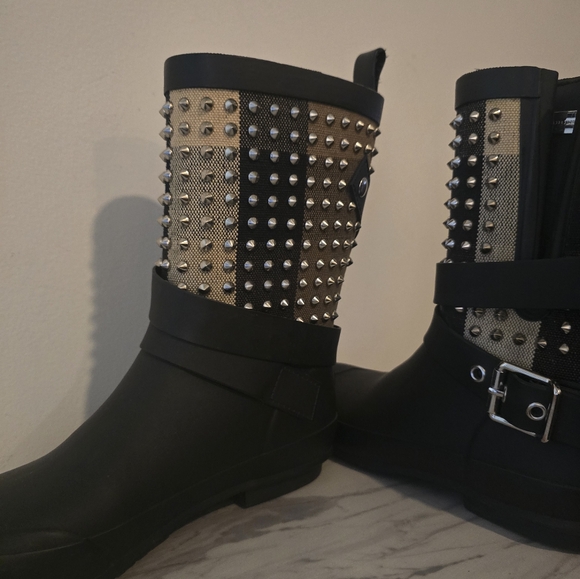 Burberry Rain Boots with studs - Picture 5 of 5